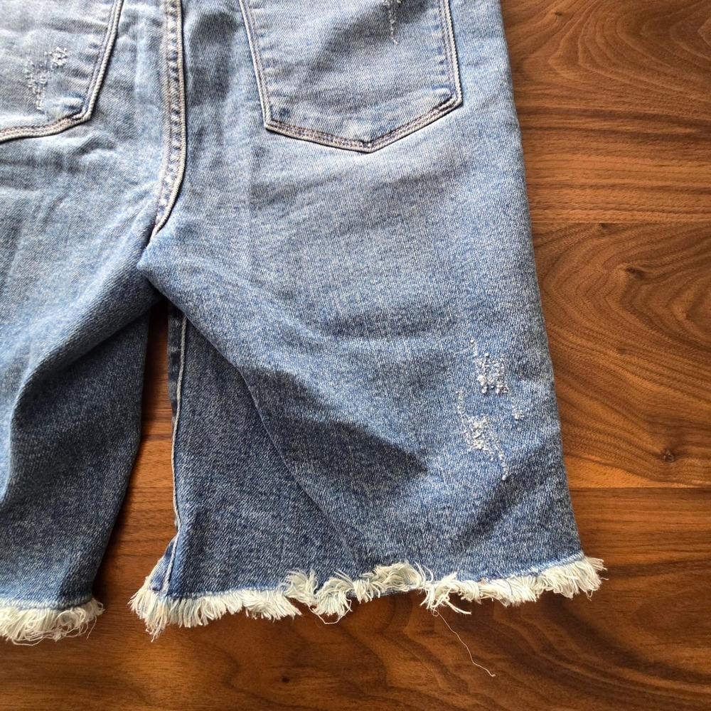 Judy Blue Distressed Bermuda Denim Shorts Large 31 Medium Wash High Rise Frayed - Picture 6 of 10
